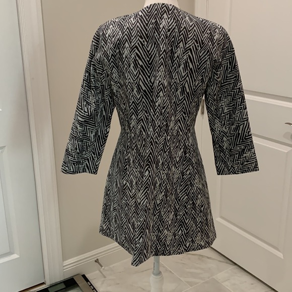 CAbi Printed Jacket in light blue and darker size m - Picture 5 of 8